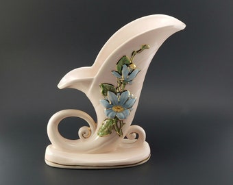 Hull Art Cornucopia Vase H 8 10 1/2 Magnolia c. 1940s