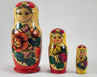 Russian Matryoshka Nesting Dolls Set of 3 Hand Painted c. 1980s