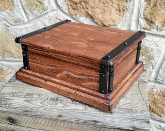 reclaimed wood box , jewelry box , keepsake box , rustic style