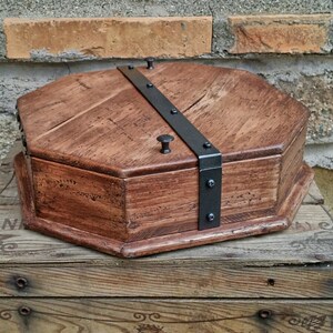 Reclaimed wood box , jewelry box , keepsake box , reclaimed wood , handmade in Italy .
