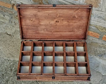 Watch box , high quality product made in Italy for storing up to 18 watches and jewelry , designed for a classy man and watch collectors