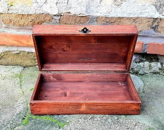 Caja de madera antigua realizada totalmente a mano en Italia, caja de almacenamiento realizada en madera recuperada.