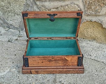 Keepsake box , reclaimed  wood jewelry box , rustic wood box , memory box made in Italy