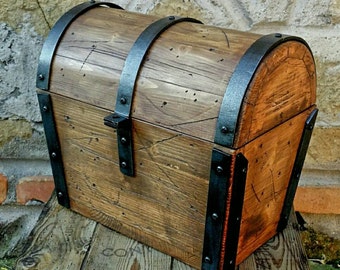 Coffre au trésor de taille personnalisée, coffre en bois et en fer construit à la main en Italie avec du bois de récupération ancien