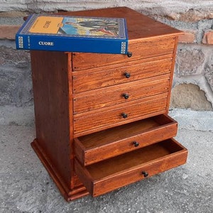 Chest of drawers made in Italy with 7 dreawers cusomizable made of old solid wood , rustic style , walnut stain ,
