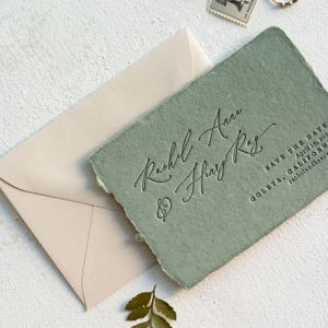 Tarjeta de invitación para guardar la fecha moderna y bohemia • TAMAÑO MINI • Impresión tipográfica, papel hecho a mano, minimalista, elegante, invitación de boda para guardar la fecha