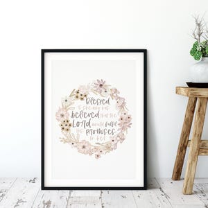 Impressão com Versículo Bíblico da Fé Cristã - Bem-aventurada Ela, Arte Floral Boho - Lucas 1:45