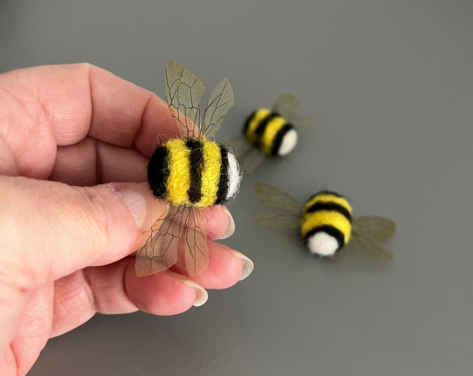 Needle Felted Bees, Flower Arranging Accessories, Gardening Gifts, Photography Props, Spring Decor, Felt Bees, Florist, Bumble Bee