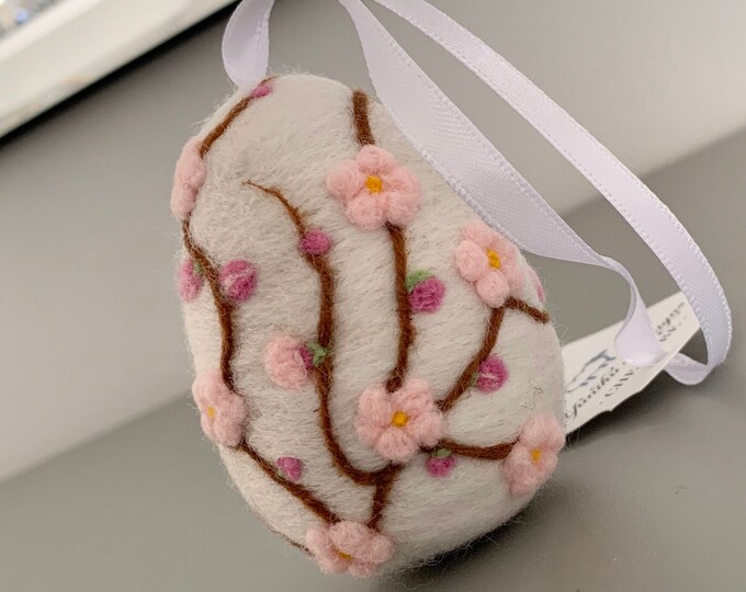 Needle Felted Egg, Hanging Decoration, Christmas Decoration, Easter Decoration, Spring Ornament, Mother’s Day Gift, Easter Tree Decoration