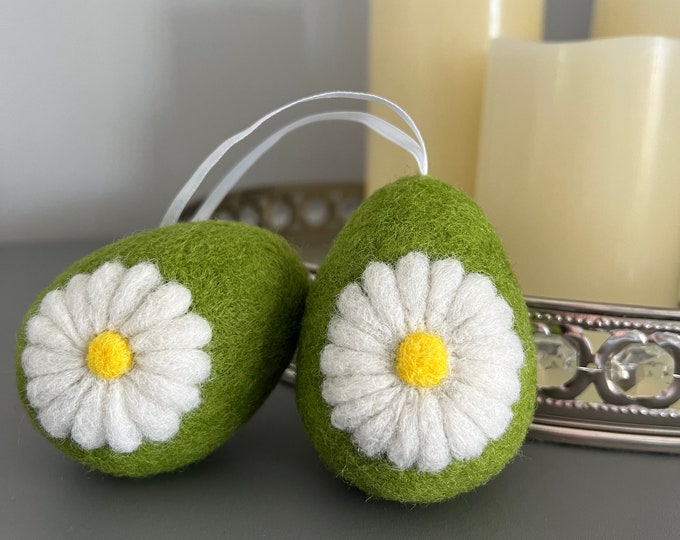 Needle Felted Egg, Hanging Decoration, Easter Tree Decoration, Chamomile Flower