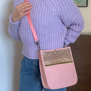 Bolso bandolera de piel auténtica de serpiente rosa