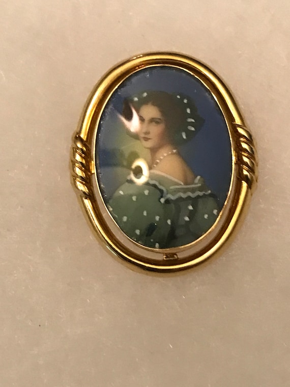Porcelain hand   painted cameo 14 kt.gold cameo C