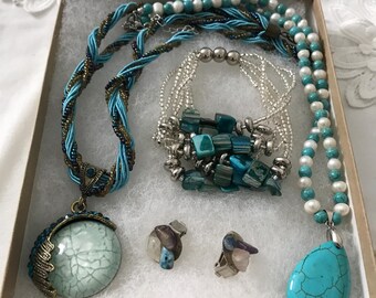 Jewelry lot necklace bracelet more F6