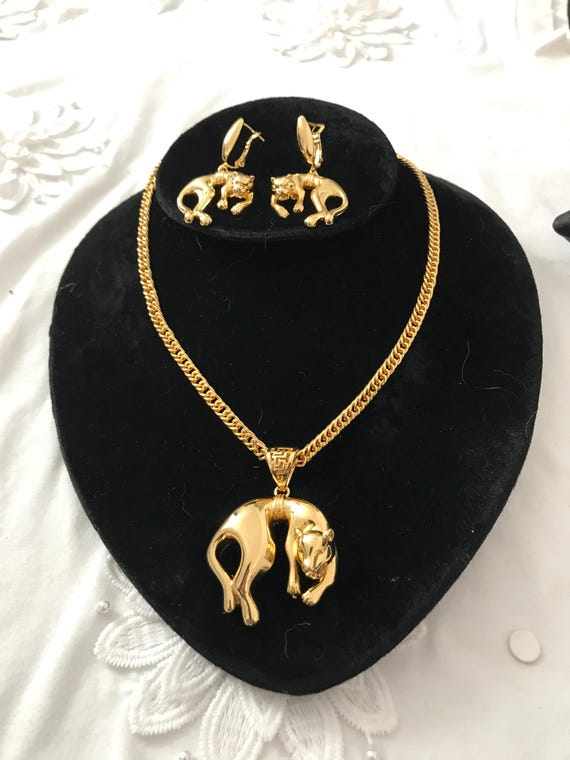 Gold tone tiger necklace look real E5