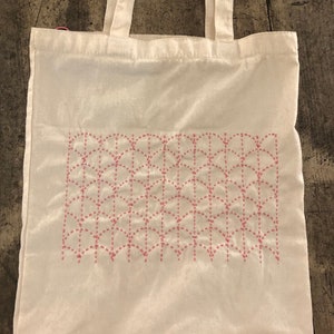 borsa in tela con ricamo sashiko rosa
