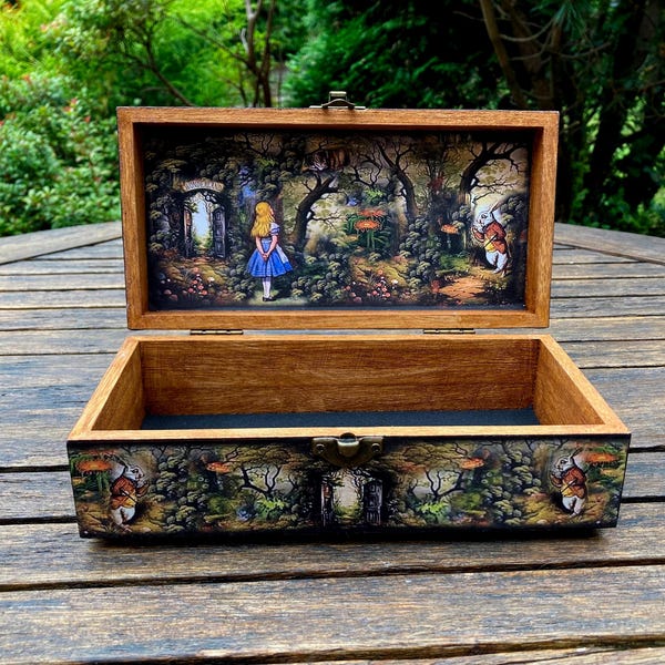 Alice in Wonderland Jewellery Box. Alice in Wonderland Wooden Box. Alice in Wonderland. Alice in Wonderland Decor. Alice in Wonderland Gift.