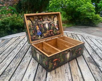 Alice in Wonderland. Alice in Wonderland Box. Jewellery Box. Keepsake Box. Cheshire Cat. Alice in Wonderland Gift. Memory Box. Trinket Box.