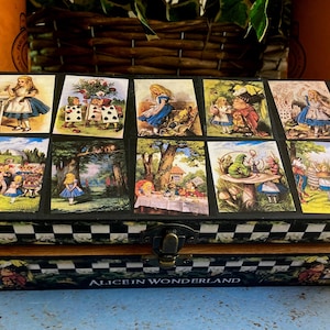 Alice in Wonderland Jewellery Box. Alice in Wonderland Wooden Box. Alice in Wonderland. Alice in Wonderland Decor. Alice in Wonderland Gift.