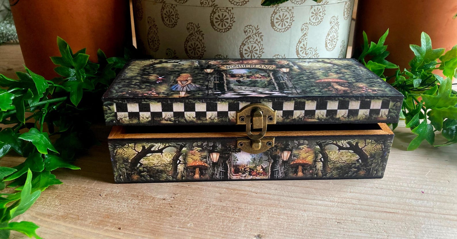 Alice in Wonderland. Alice in Wonderland Box