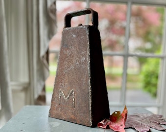 Extra Large Vintage Metal COW BELL, 11” Tall, Farm Bell, Rustic and Rusty Farmhouse Decor, Barn Wedding …. Great Sound!