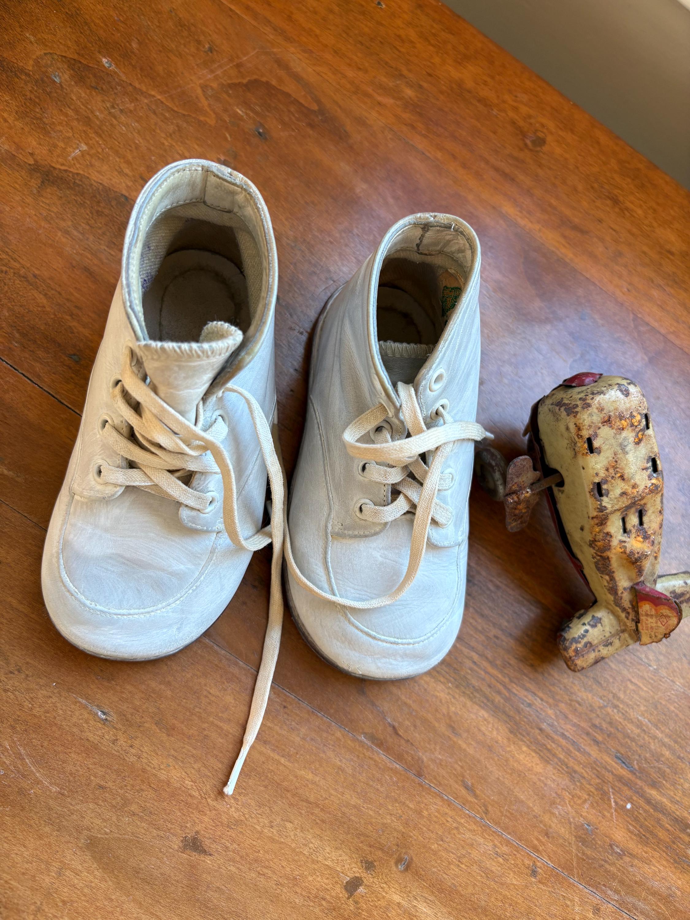 1950s Poll-parrot Baby Shoes: White Leather Blucher in Original