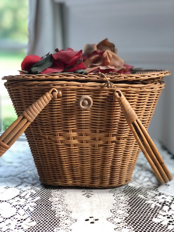 It's In The Bag' Wicker Straw Basket Handbag With Fruit, 1950's For Sale at  1stDibs | straw basket purse, straw basket bag, fruit purses