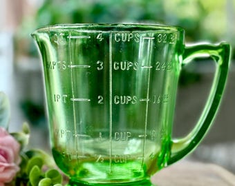 Vintage Green Depression Glass Measuring Cup, 4 cup-1 qt Uranium/32 oz/Vaseline Glass, Glows Under UV Light, 1930’s