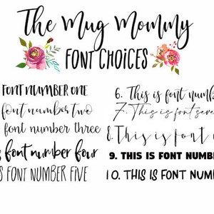 K&ouml;nnte beinhalten: Eine Schriftart-Auswahltabelle mit dem Titel The Mug Mommy FONT CHOICES, verziert mit zwei Blumenillustrationen. Sie listet zehn nummerierte Textbeispiele auf, die verschiedene schwarze Schriftstile von Handschrift bis Blockschrift zeigen.