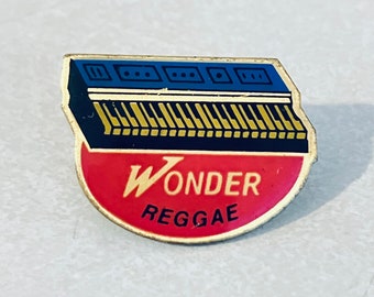 Vintage REGGAE WONDER Synthesizer Keyboard Lapel Pin, Enamel Pin, Pin back, Hat Pin, Piano, Synth, Electro, Kraftwerk, Moog, Stevie, RARE