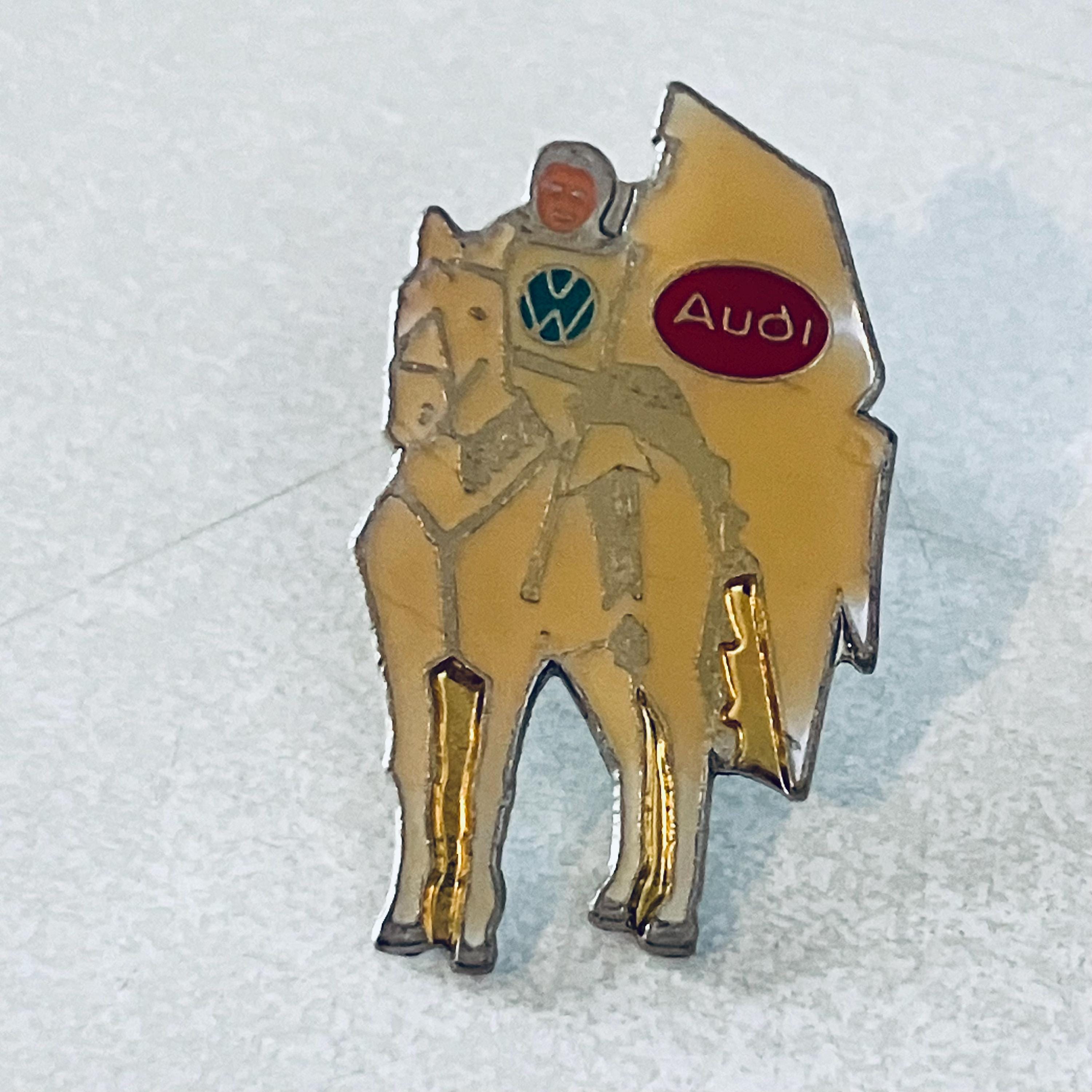 Pin's Porsche – Insigne Émail Logo Voiture – Blason Collection Auto – Occasion
