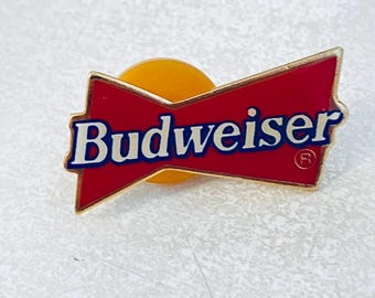 Vintage BUDWEISER Logo Beer Bottle Lapel Pin, Enamel Pin, Pinback, Bartender Pin, Label, 80s, 90s