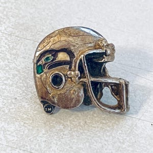 Vintage SEATTLE SEAHAWKS NFL 3D Helmet Lapel Pin, Enamel Pin, Pinback, Hat Pin, Football, SuperSonics, 80s