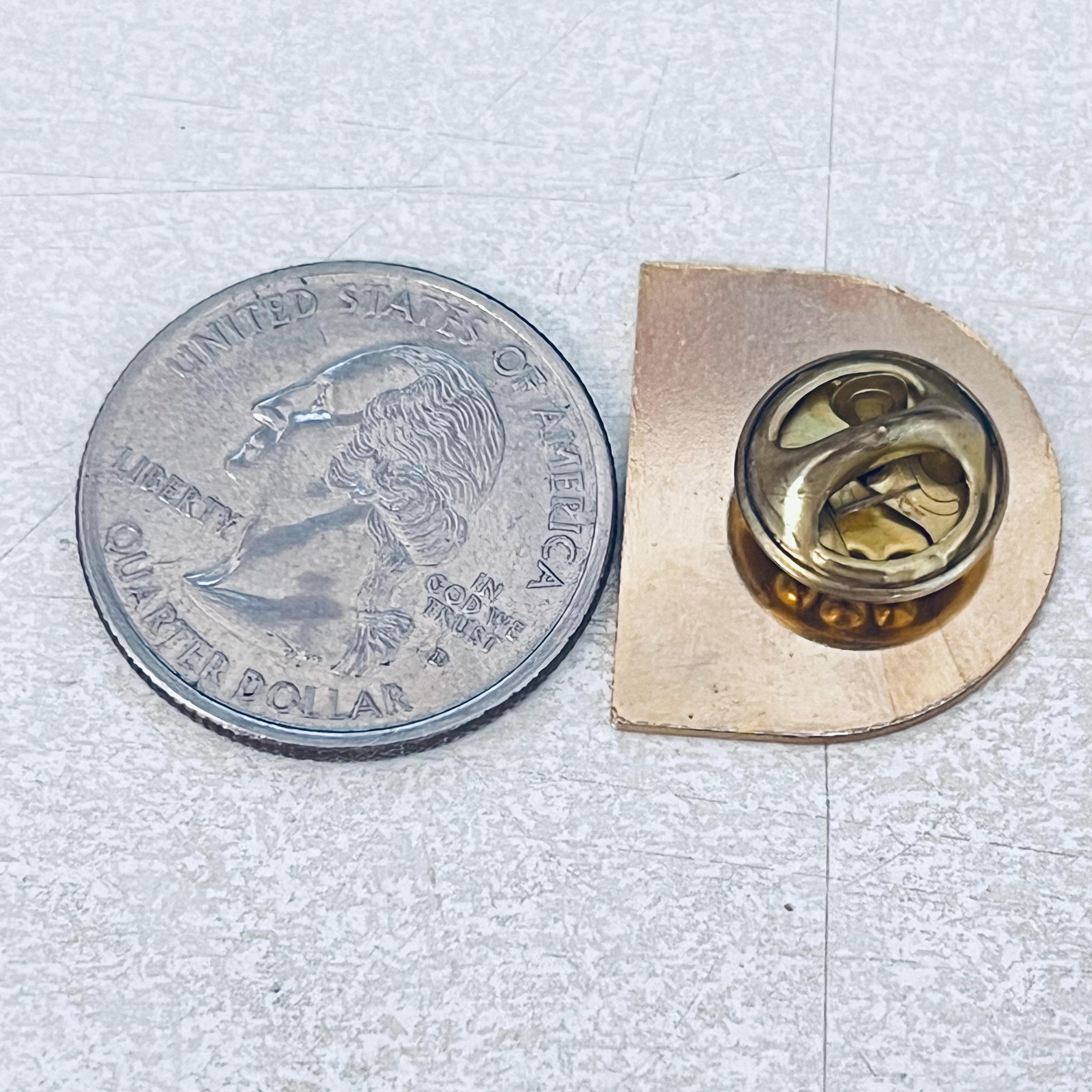 Pin's à cravate revers vintage Konica montgolfière KONICA
