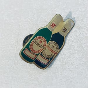 Vintage BECKS Beer Green Bottles Lapel Pin, Enamel Pin, Pinback, Bartender Pin, Hat Pin, 70s, 80s, German
