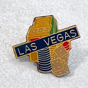 Vintage LAS VEGAS Slot Machine Poker Chips Craps Lapel Pin, Enamel Pin, Pin back, Hat Pin, 70s, Gambling, Dice, Playboy, Slots