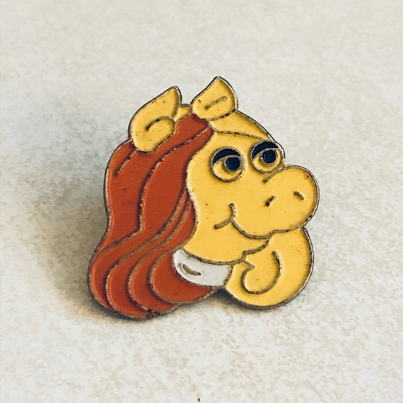 Vintage MISS PIGGY Muppets Lapel Pin, Enamel Pin,