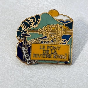 Vintage The BRIDGE On The RIVER KWAI Franse reversspeld, emaille pin, speld, film, bioscoop, klassiek, film, Alec Guinness, William Holden