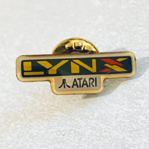 ヴィンテージ ATARI LYNX ラペルピン、エナメルピン、ピンバック、ハットピン、バッジ、任天堂、セガ、スーパーマリオ、テトリス、パックマン、90年代