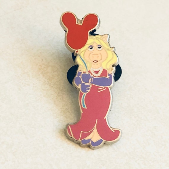 MISS PIGGY Muppets Lapel Pin, Enamel Pin, Pinback,