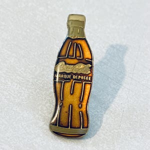 True Vintage COCA COLA BOTTLE Lapel Pin, Enamel Pin, Pinback, Coke, Pepsi, Soda, Pop, 80s