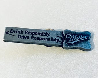 Broche Ancienne Miller Brewing Company 1986 - Pièce De Collection Bière Vintage En Bon état