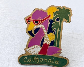Vintage CALIFORNIA Flamingo Lapel Pin, Enamel Pin, Pin back, Hat Pin, 80s, Hollywood, Beverly Hills, Zoo