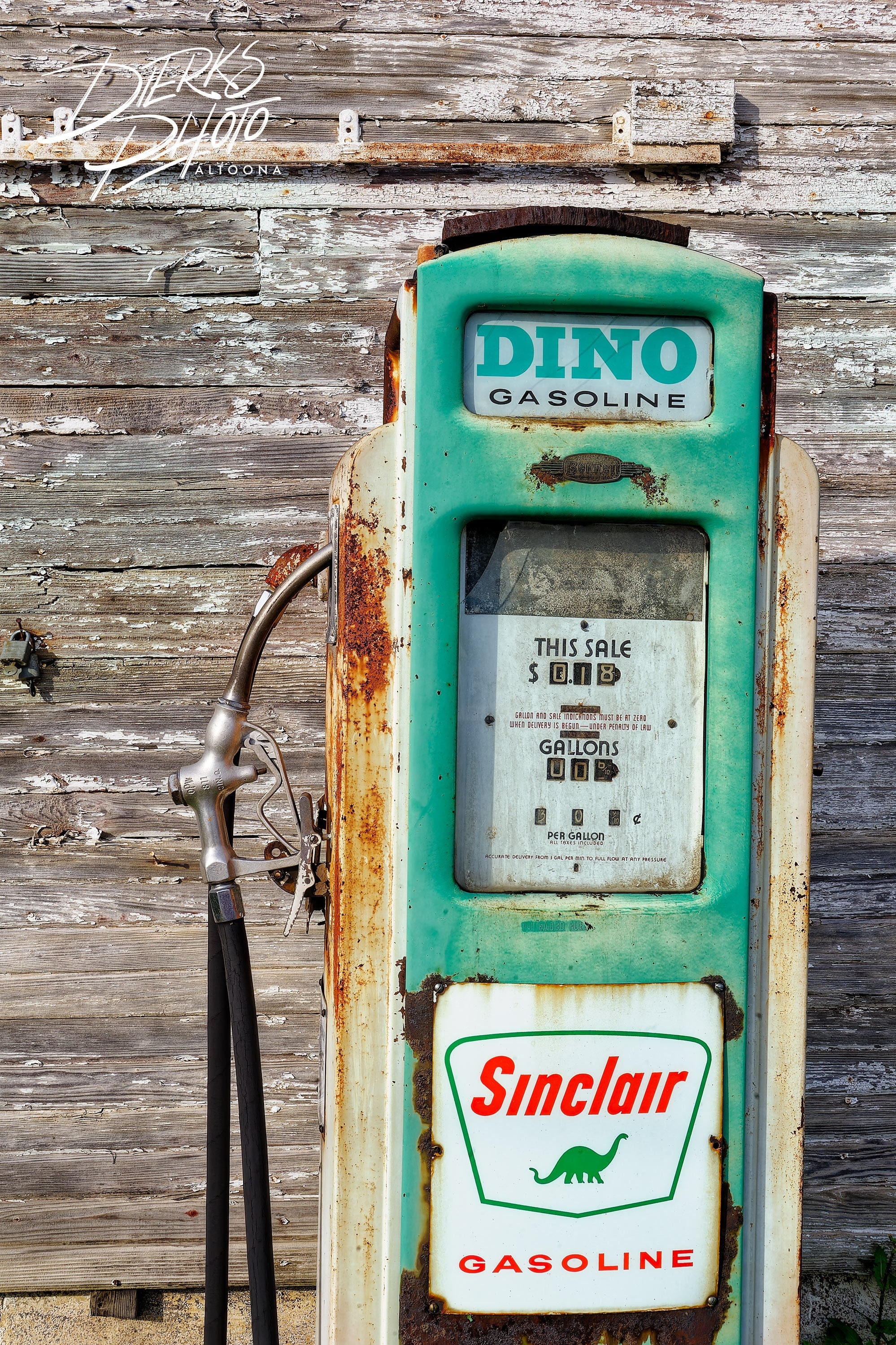 Vintage Sinclair Gas Pump in Dino Green, Sinclair Dino