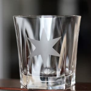 12oz Chicago rock glasses/ barware/ glassware. Chicago gift perfect for at-home bar! Rock glasses with Chicago flag/ Chicago star