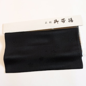 未使用の帯揚げ - 繊細な花のモチーフ - 素晴らしい状態 - 黒帯揚げ - シルク帯揚げ - 本物の着物アクセサリー - ヴィンテージウェア