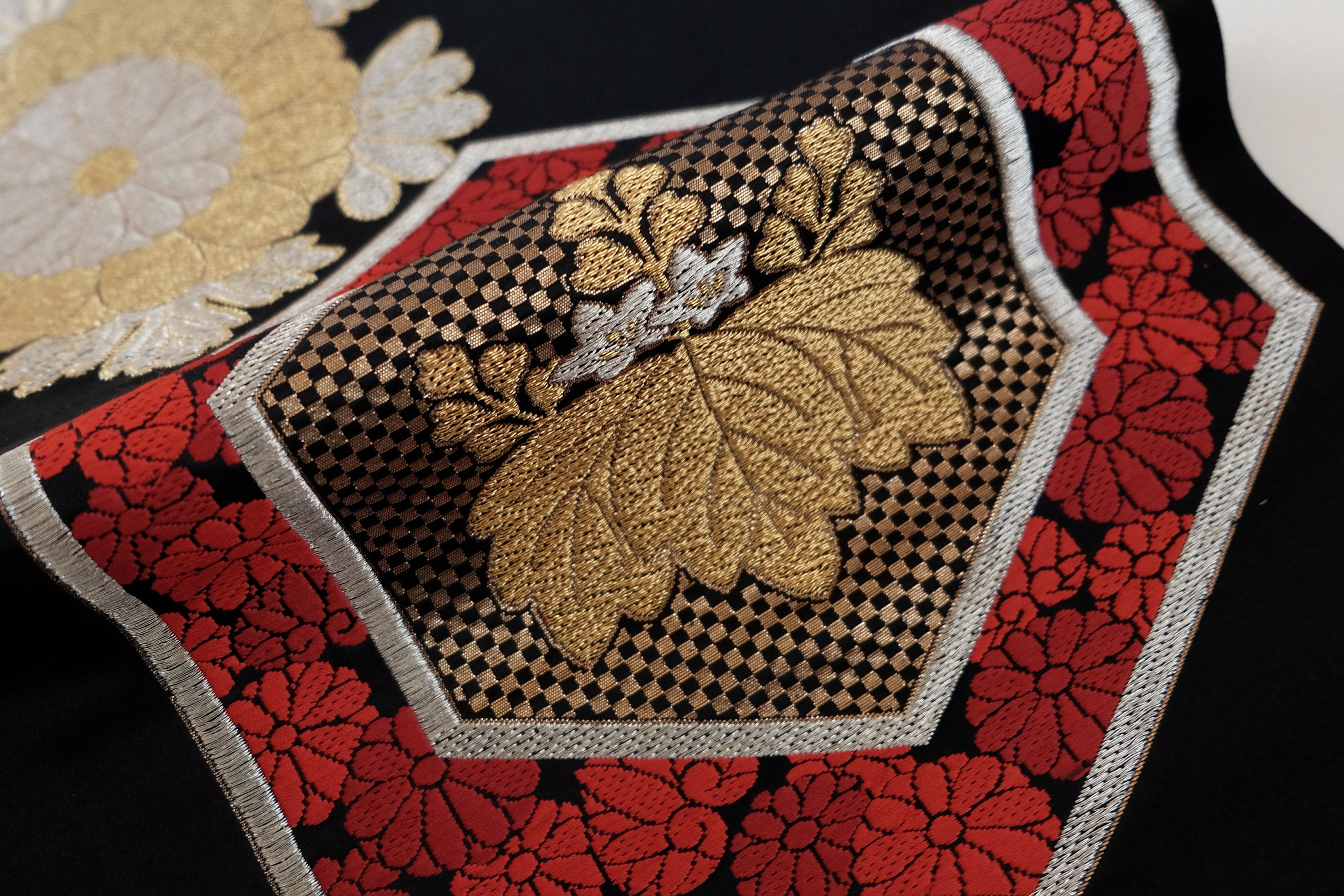 Floral Obi Sash - Japanese Kamon Motifs - Kimono Accessories