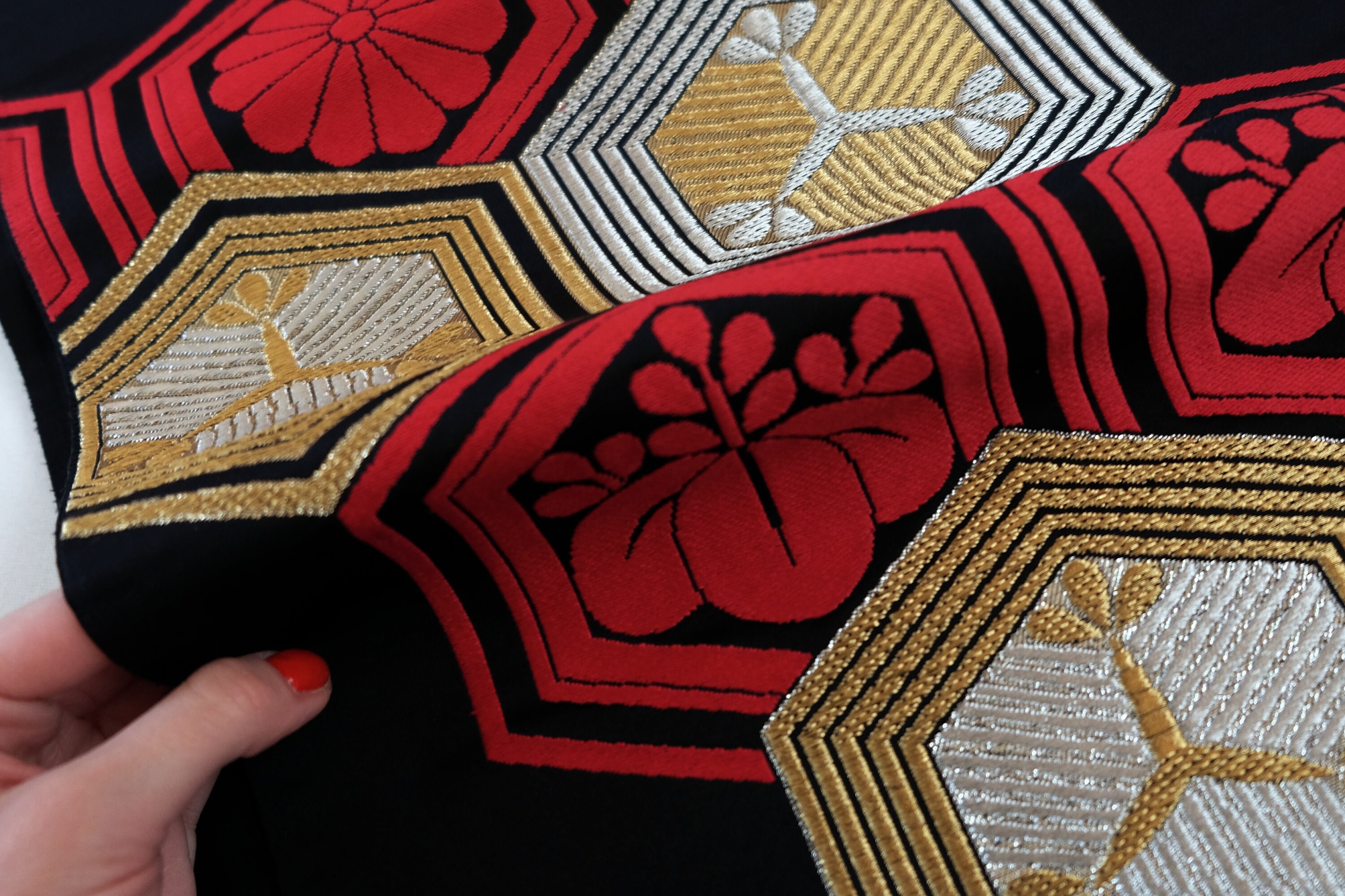 Black Obi Sash - Japanese Kamon Motifs - Fukuro Obi - Japanese  display picture 1