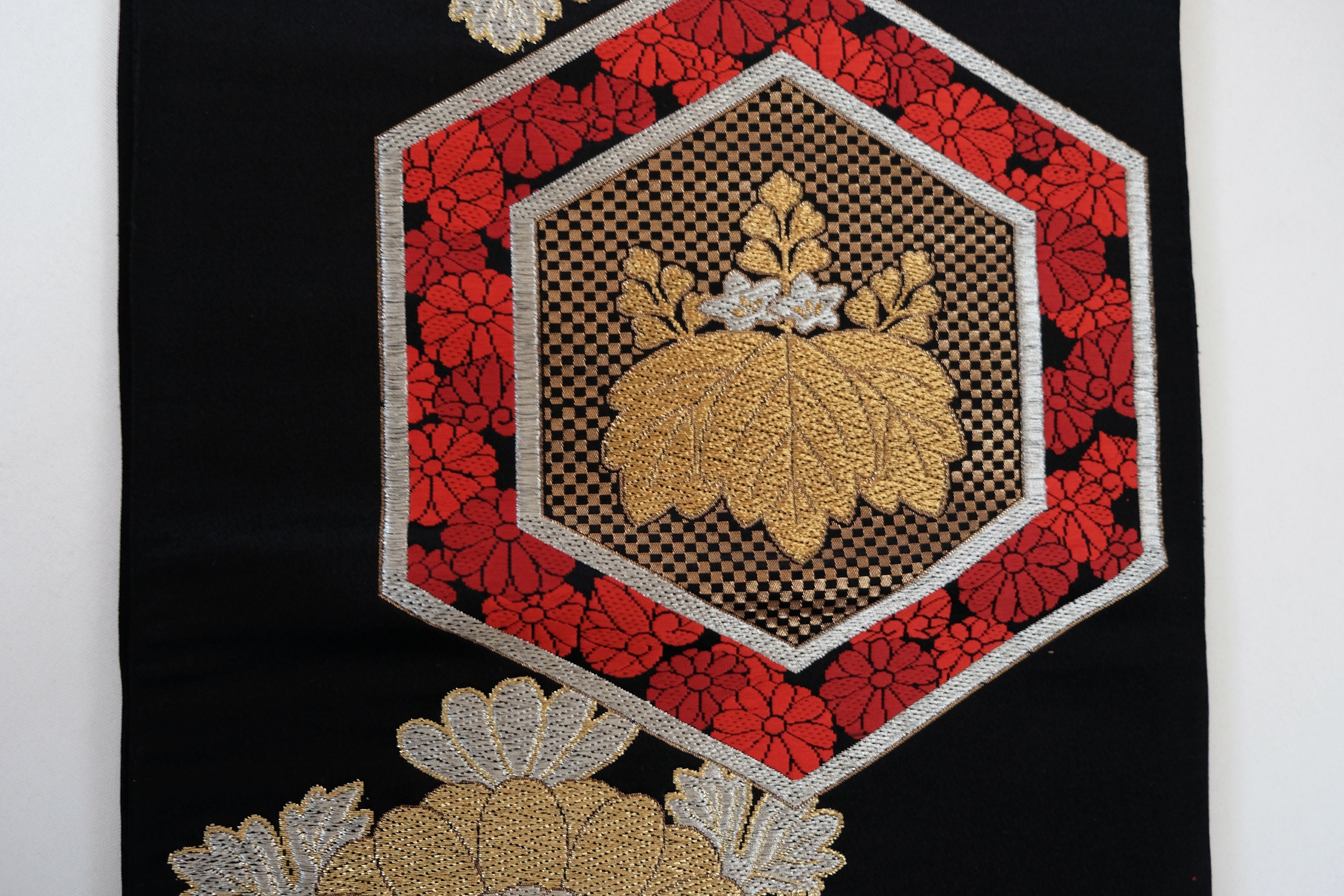 Floral Obi Sash - Japanese Kamon Motifs - Kimono Accessories