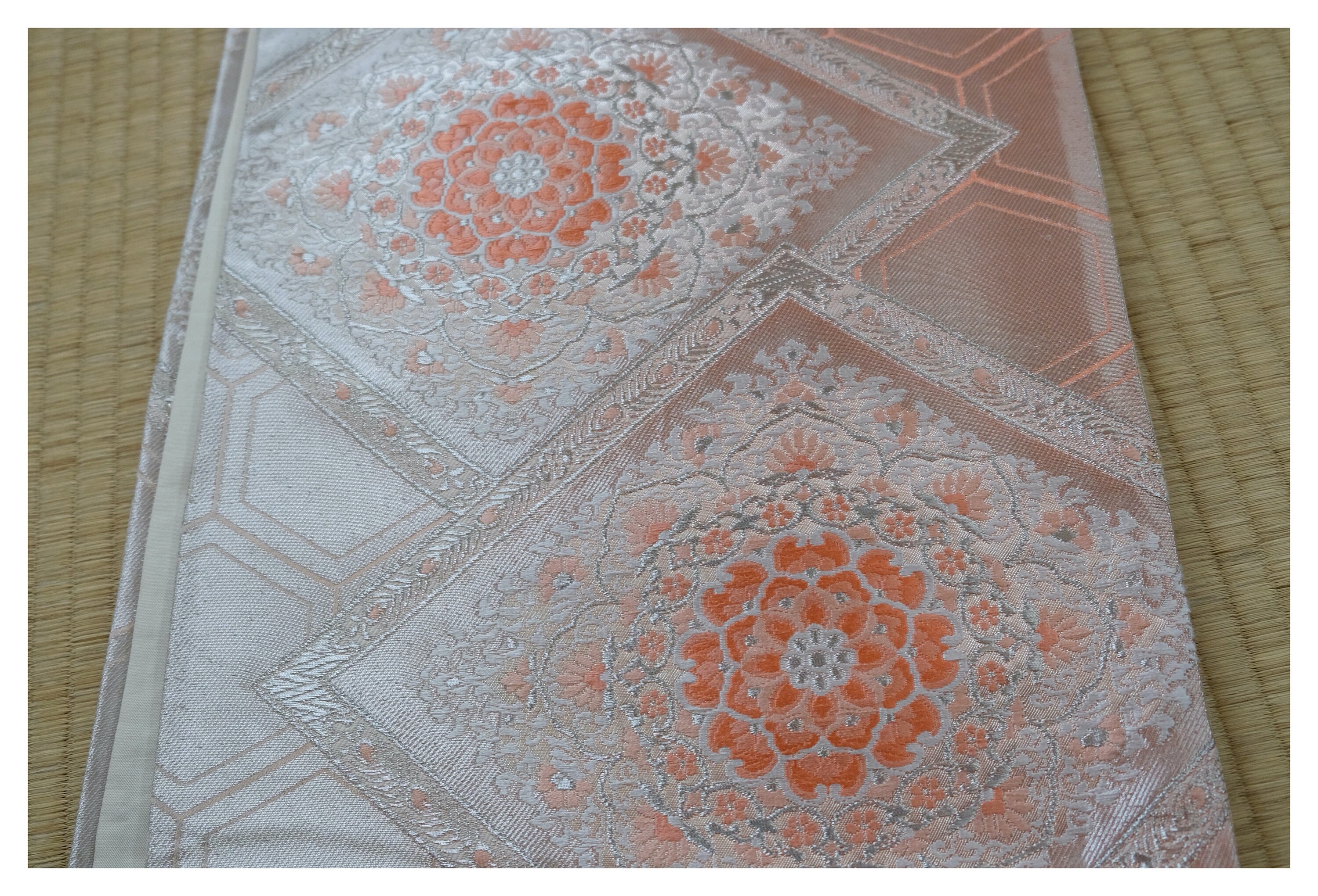 正絹 袋帯 太鼓柄 黒 縮緬地 刺繍 手描き染 おぼろに桜 極上 逸品