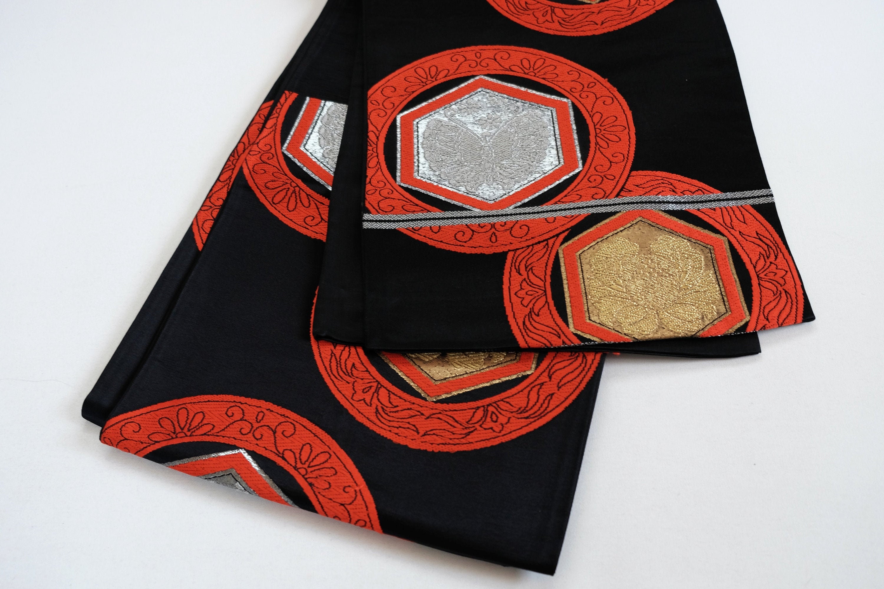 【洒落袋帯】一瞬で心奪う｜漆黒に朱赤の雪輪 アンティーク Obi/Vintage Black Obi Sash - Traditional Japanese Motifs - Fukuro Obi - Kimono